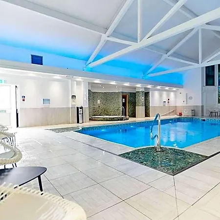 The Swan And 4*