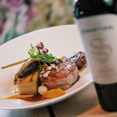 Ξενοδοχείο The Swan And 4*